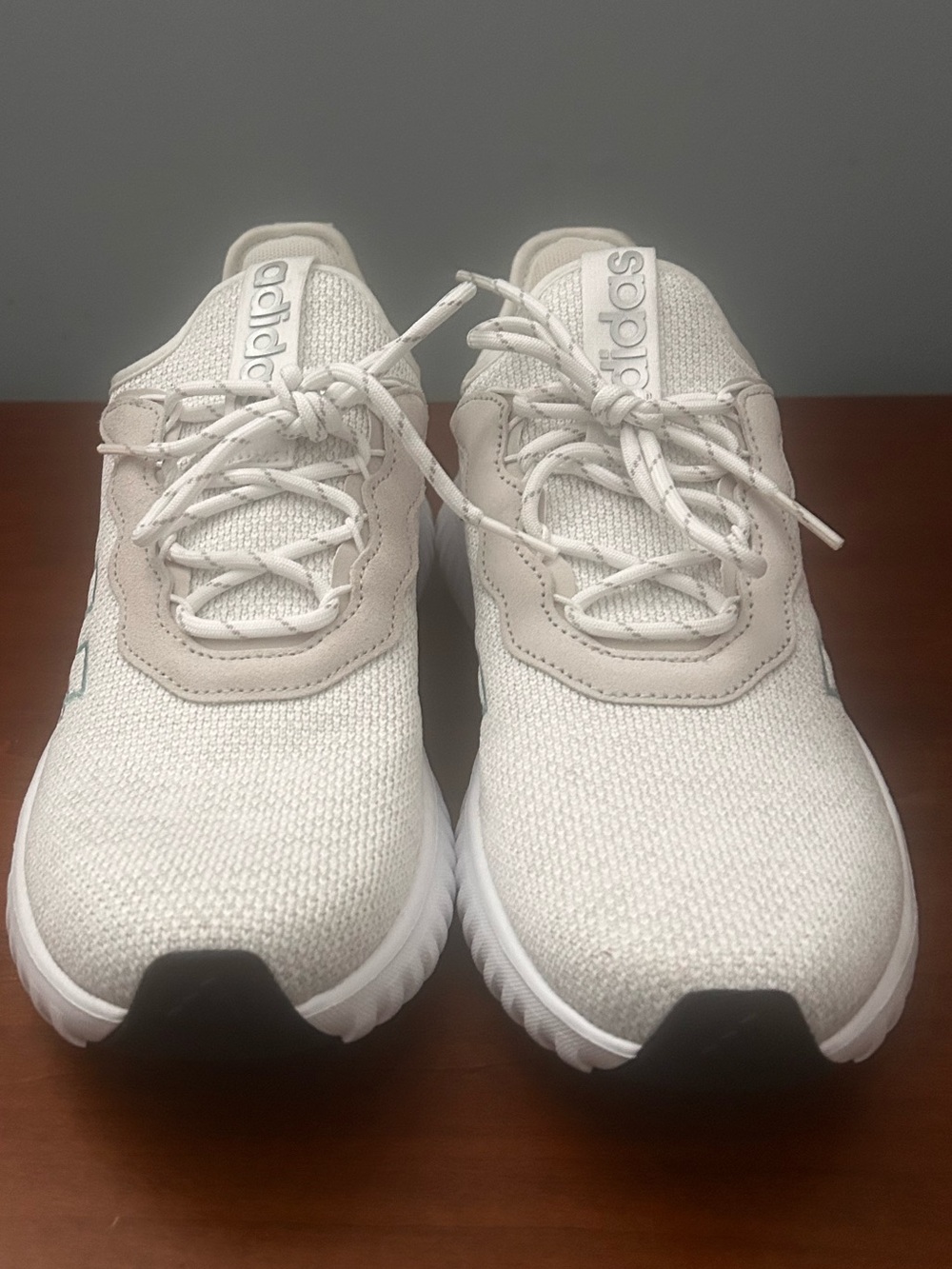 adidas cloudfoam Women's Sneakers pale grey and white with turquoise trim size 9
